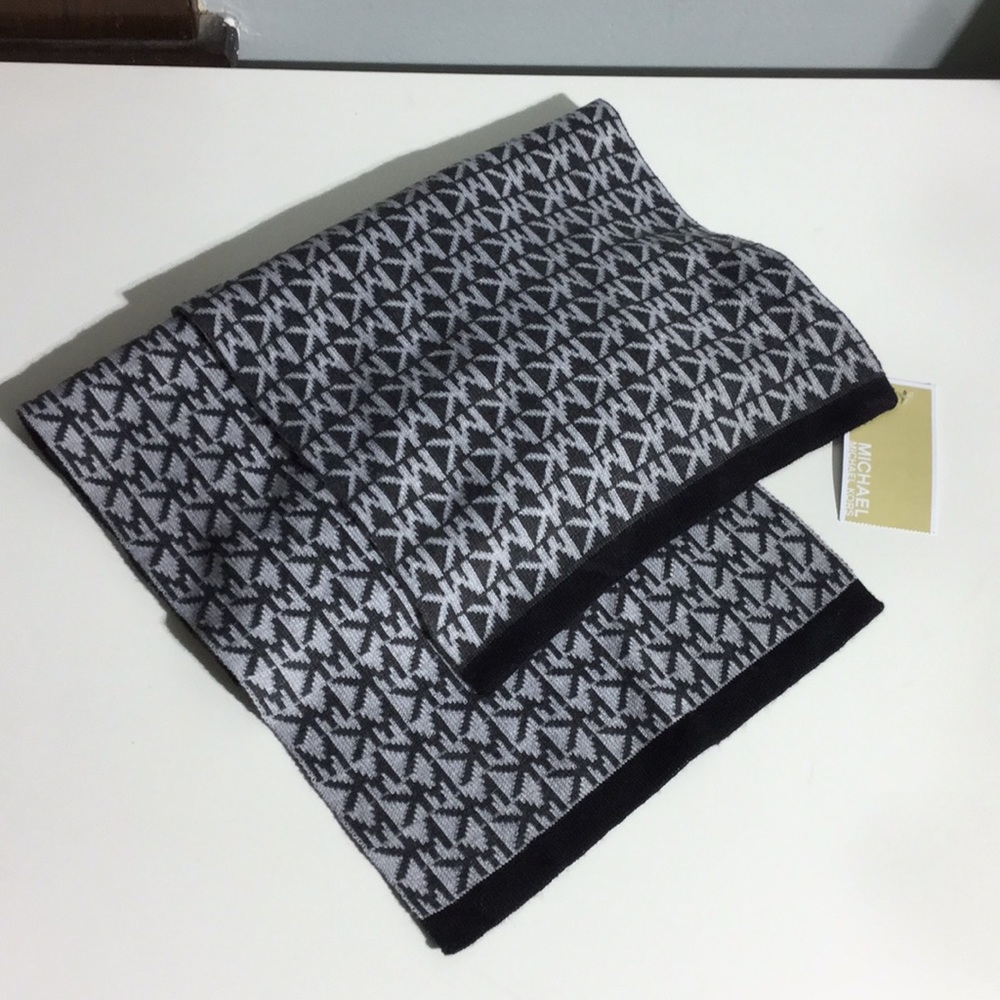 NWT Michael Kors winter scarf